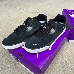 NWT- Nike SB Ishod - black white - mens size 12